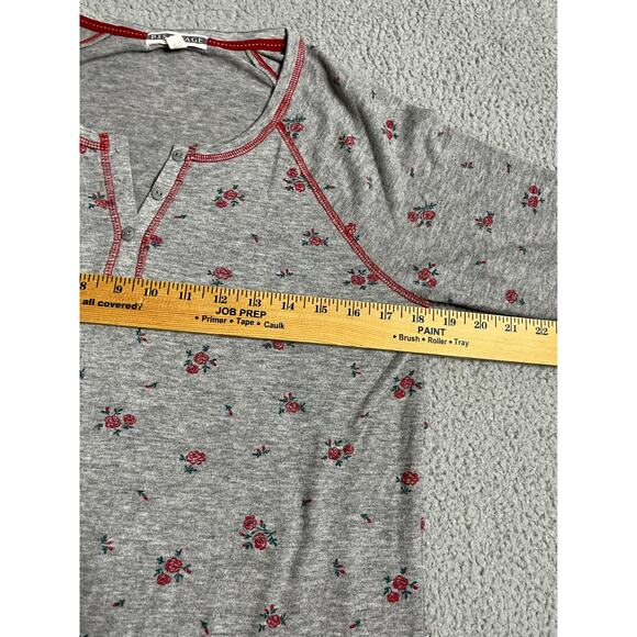 P.J. Salvage Pajama Top Small Long Sleeve Floral Rose VNeck Gray Red Light Shirt - Picture 6 of 11